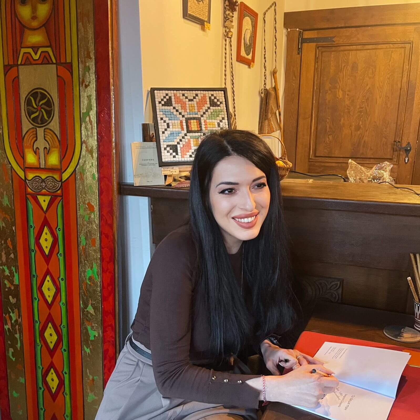 Представяне на Тя беше там от Теодора Сукарева в Голямо Дряново - Комплекс Светилото